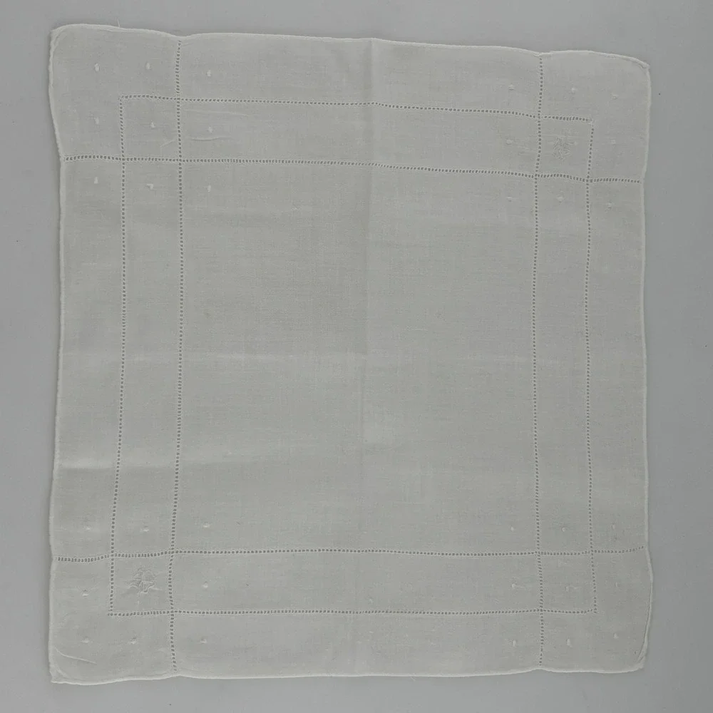 Vintage Embroidered White Linen Handkerchief Small Floral‎ Detail Delicate Trim
